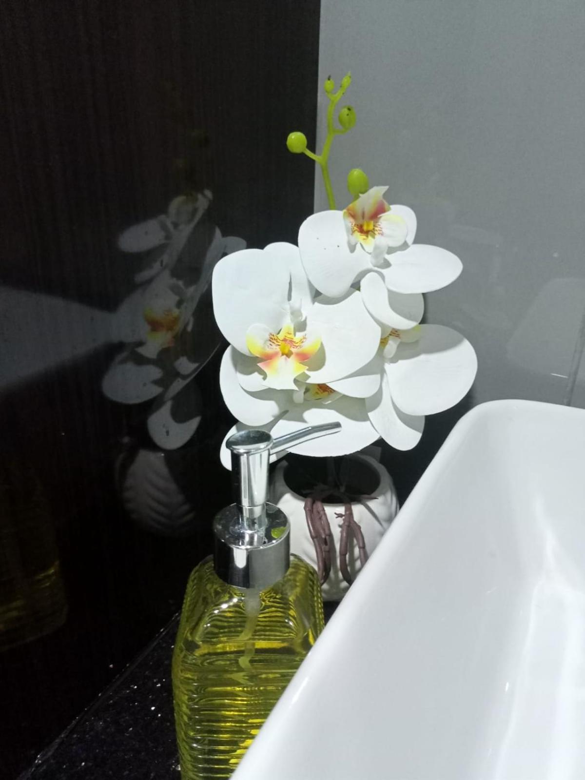 Air Luxury Makati Cbd With Balcony Apartment Manila Ngoại thất bức ảnh